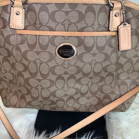 Coach Peyton Tote - Picture 2 of 9